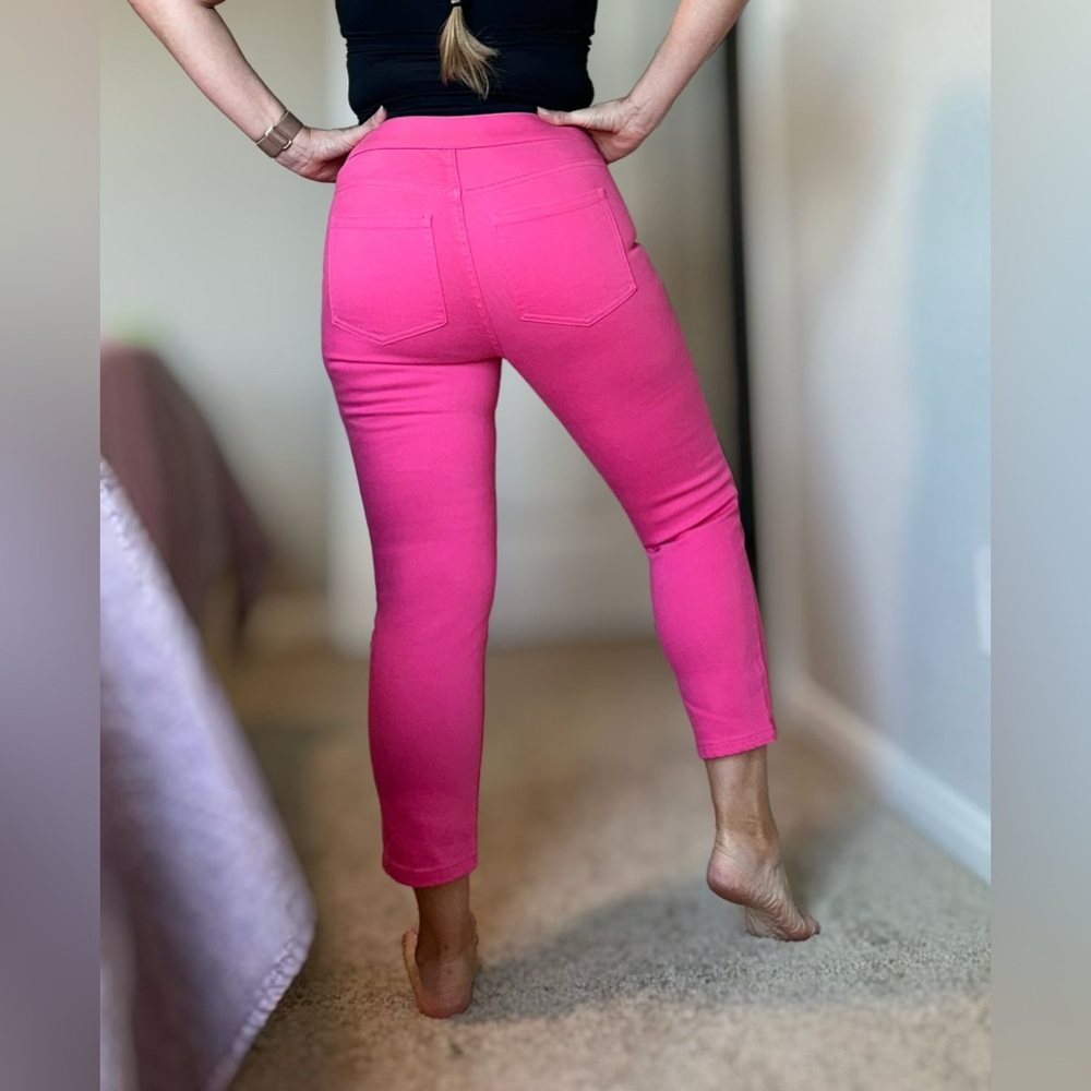 Isaac Mizrahi Vibrant Pink Cropped Pants - Picture 2 of 15